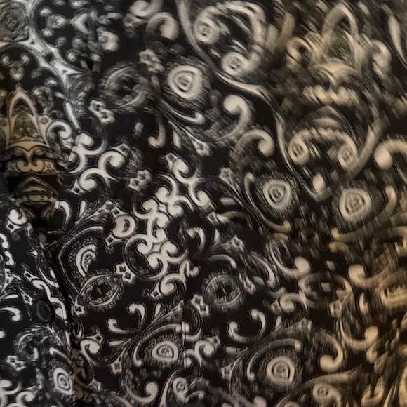 Express Black and White Floral Blouse - Picture 3 of 4